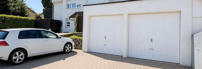 Großzügige 4-Zimmer-Maisonette Wohnung mit Hauscharakter, Garten und 2 Garagen – Außenansicht