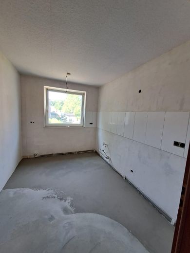 Helle Wohnung (wird saniert) in gepflegtem Haus im Zentrum. Stellplatz/Garage möglich. – Küche