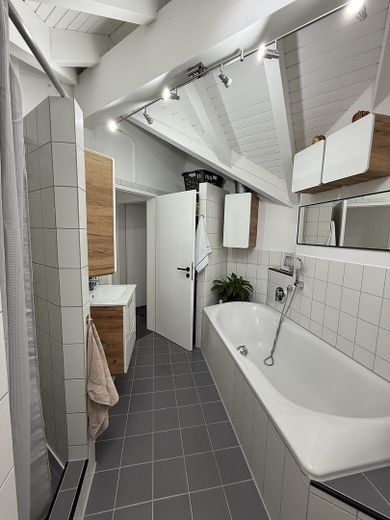 Abitare con carattere – moderna maisonette con un’architettura del tetto impressionante, giardino e piscina – Foto 11