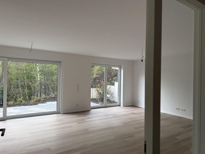 Neubau 3 Zimmer mit großer Terrasse, gehobene Innenausstattung – Blick ins Wohnzimmer