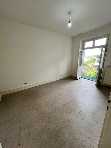 Von Privat: 3-Familienhaus im Zentrum von Ratingen – OG Wohnzimmer mit Balkon