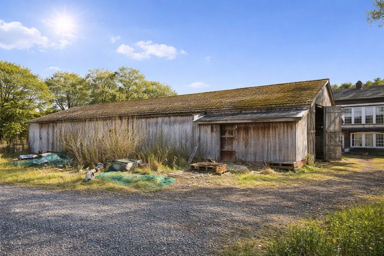 Großzügiger Resthof mit über 6,2 ha Land - ruhige Lage, vielseitige Nutzungsmöglichkeiten – Scheune vom Hofgrundstück