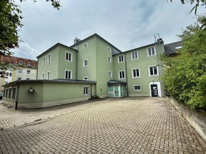 Zentrale Gewerbeimmobilie in Rehau – 857 m² mit Entwicklungspotenzial mit Innenhof und Stellplätzen – फोटो 1