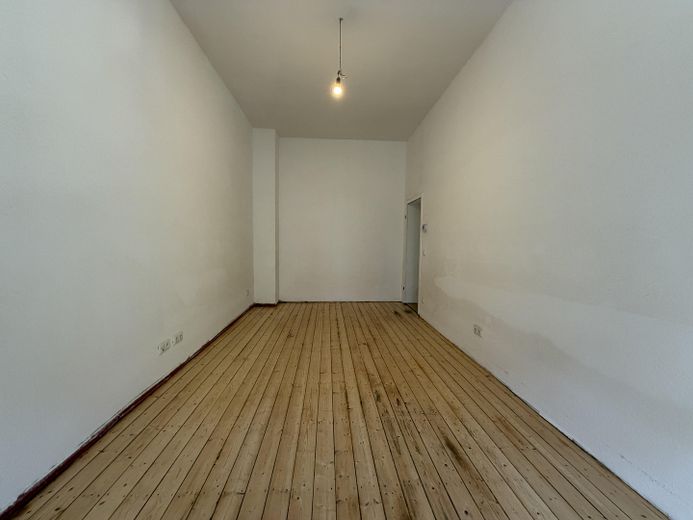 *Erstbezug* Kernsanierte 3-Zimmer Altbau Wohnung auf der Bergerstraße mit EBK und Balkon – Zimmer 1 