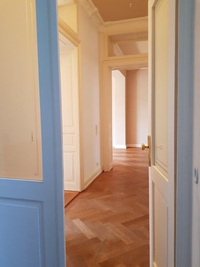 Von Privat: Wohntraum in der Taunusstraße: Wunderschöne Altbauwohnung mit idyllischem Garten – Entree