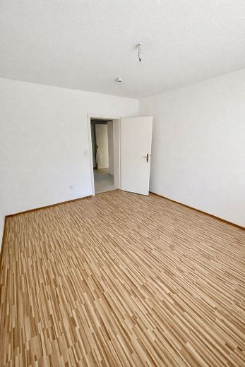 Helle 3-Zimmer-Wohnung mit Blick ins Grüne, überdachtem Balkon, Aufzug und TG in Nürnberg-Langwasser – Schlafzimmer 2
