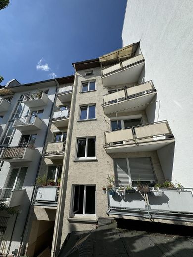 Encantador y amplio apartamento de 2 habitaciones con balcón en una ubicación privilegiada en Berger Straße. – Foto 32