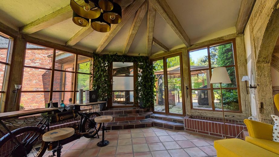 Jeden Tag wie im Urlaub: Wundervolles Landhaus mit Hallenbad, Naturbadeteich und Mieteinnahmen – Wintergarten 2
