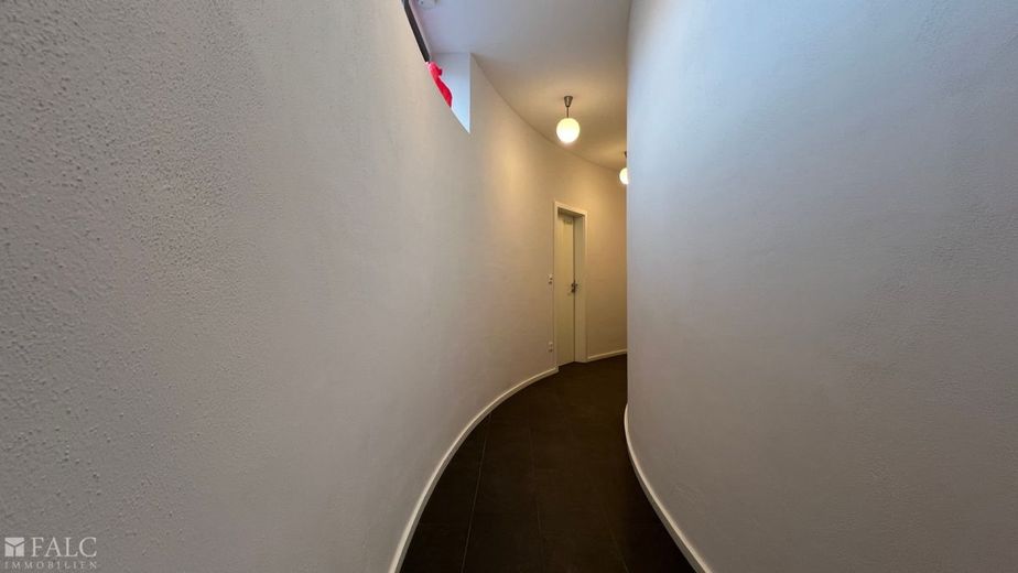 Rundum beeindruckend: Ihr neues Zuhause mit klaren Linien und großzügigen Fensterfronten – Flur