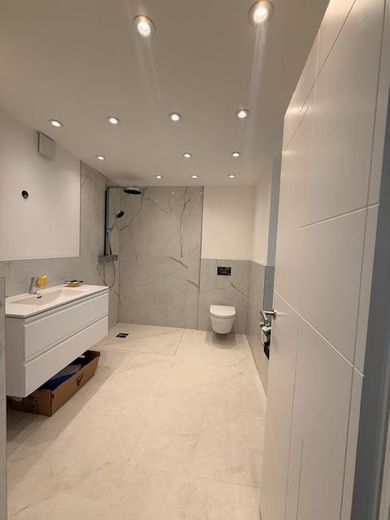 Luxus-Erstbezug nach Kernsanierung | 4 Zimmer | großzügiges Wohnen – Bad
