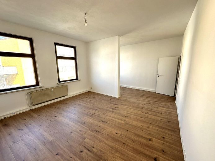 Gerenoveerd maisonnetteappartement met 4 kamers en 110 m² in het centrum van Apolda – Foto 4