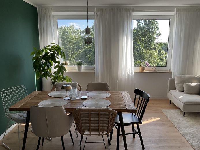 Lichtdurchflutete 2-Zimmer-Wohnung mit Ausblick in begehrter Lage von St. Johannis – Foto 2