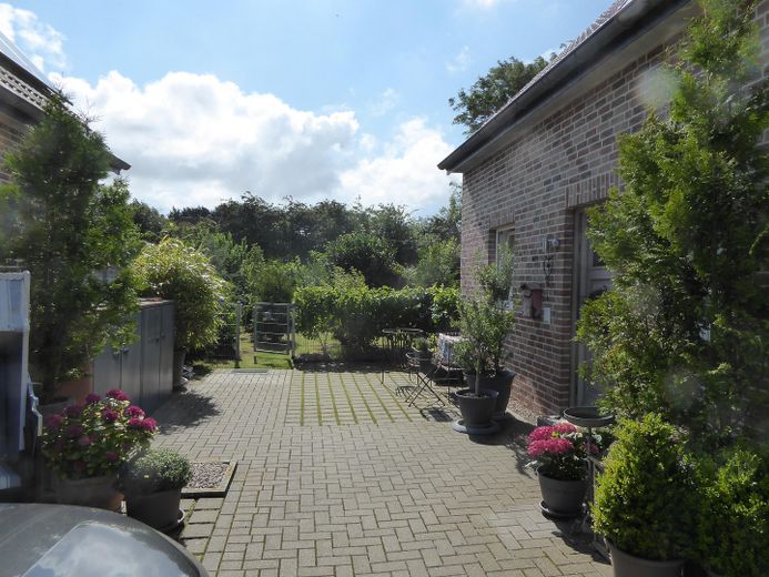 VON PRIVAT - STIL & CHARME! - Photovoltaik, Raumwunder, Garten, Gartenhaus... – NUR NOCH HINTERE DHH verfügbar