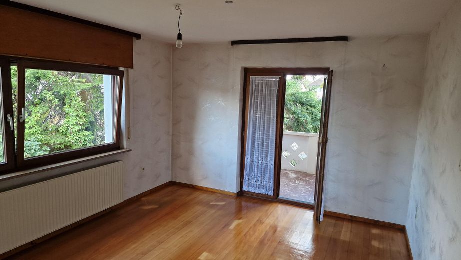 Schlafzimmer mit Zugang Balkon