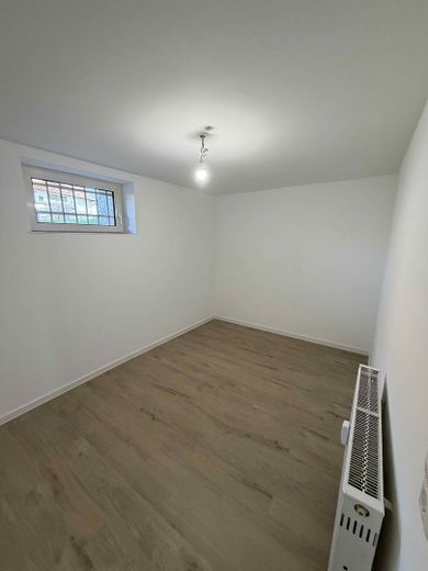Multi-family house with large lot (3 units), ideal as a multi-generational home, for owner-occupiers or as an investment property – Schlafzimmer UG