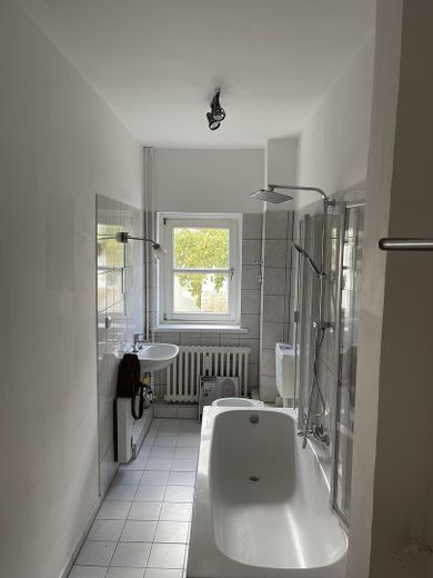Helle Wohnung 15-10 in der Nähe der Uni – Bad