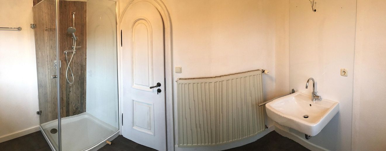 2.5-room top-floor apartment in Andechs – Duschbad 