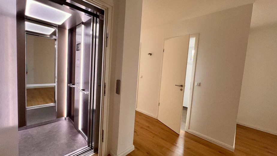 Penthouse I 3-Zimmer-Wohnung mit Süd-Dachterrasse & Aufzug – Aufzug