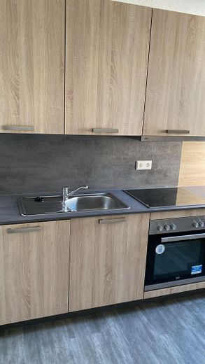 Küchenzeile mit Spülmaschine