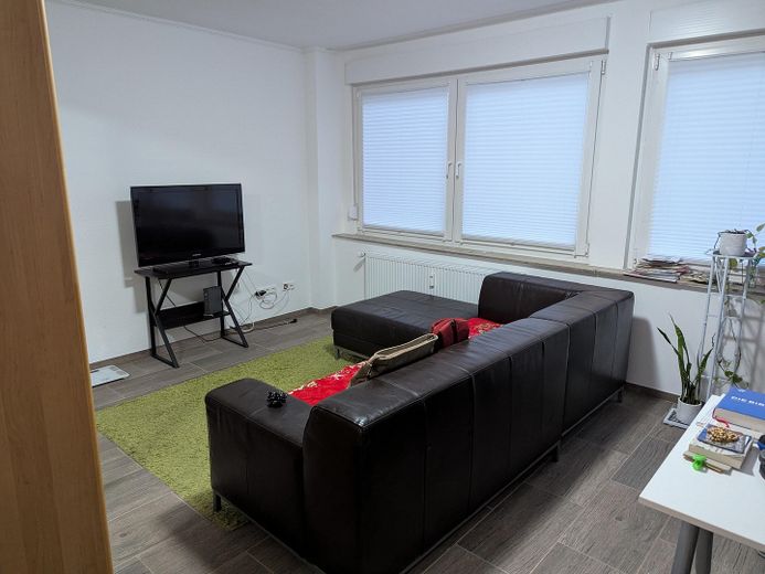 Renovierte und möblierte Wohnung in Top-Lage – Wohnzimmer 2