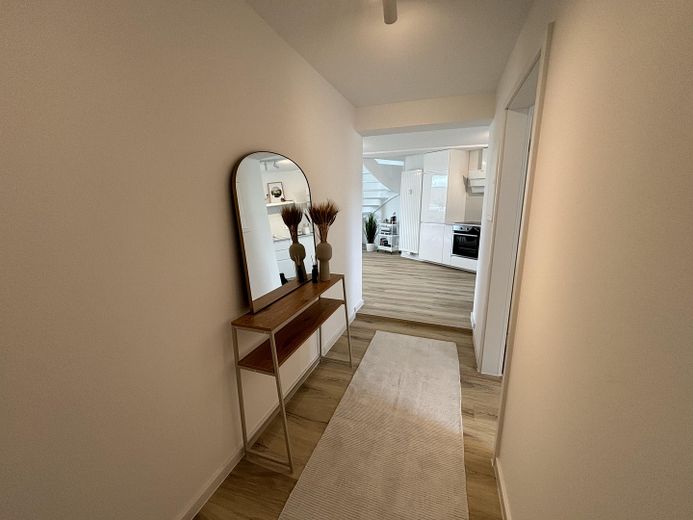 Vollmöblierte 2,5-Zimmer-Maisonette mit Tageslichtbad & Kellerraum - Neubau 2024 in Köln Mülheim! – Flur