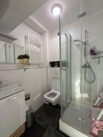 Fully Furnished 3 Room Apartment in Mitte with Guest WC – Guest WC