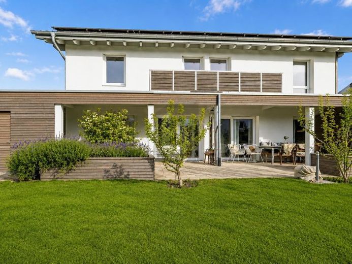 LIVING CLOSE TO NATURE, MODERN LIVING, ENJOYING – Foto 1