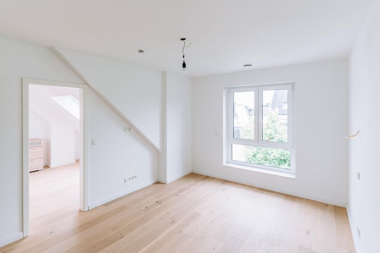 Hochwertige DHH mit Südgarten, PV, Wohnraumlüftung, 2 Wallboxen & ausgebautem Dachgeschoss – Schlafzimmer