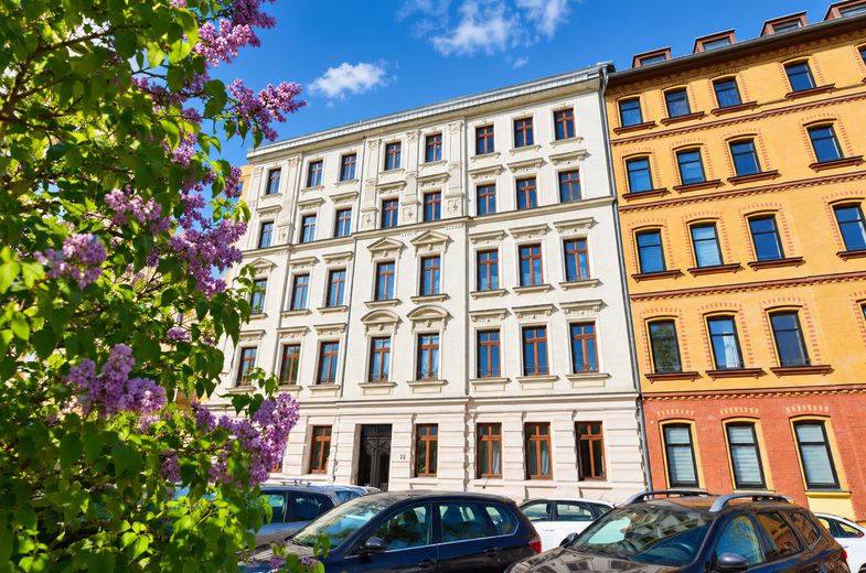 Bright Period Apartment in Central Leipzig – Photo 1