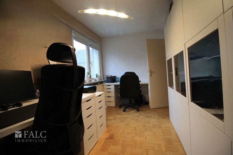 Ein Ort, an dem Mensch und Tier zu Hause sind - Charmantes Hofanwesen mit Raum für Ideen – 1. OG - Büro Ansicht vom Schlafzimmer