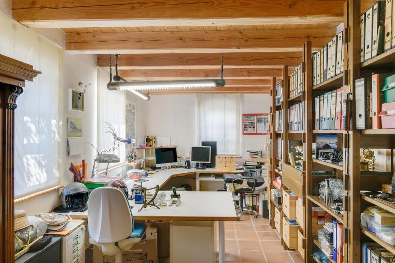 Casa unifamiliar versátil con galería, sauna y apartamento independiente – Büro