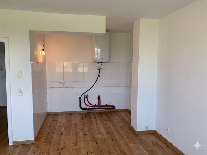 Appartamento di 3 locali | 55 m² | completamente ristrutturato | Disponibile: dal 01.11.26 – 5_Wohnküche