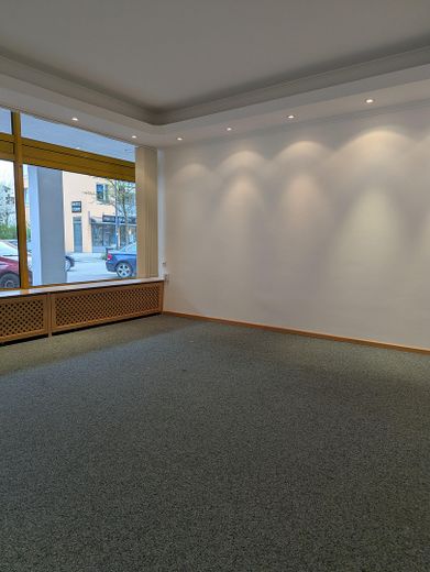 ##Exklusives Laden-/Bürolokal (56 m²)# in Germering: Top-Frequenzlage am "Kleinen Stachus" – Verkaufsfläche