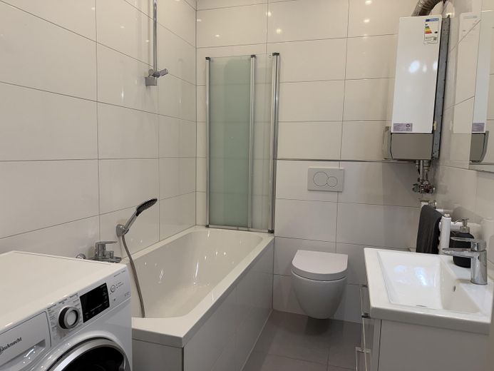 con aire acondicionado, completamente amueblado, recién renovado, listo para entrar a vivir, 2 hab., baño con cocina y balcón – Foto 4
