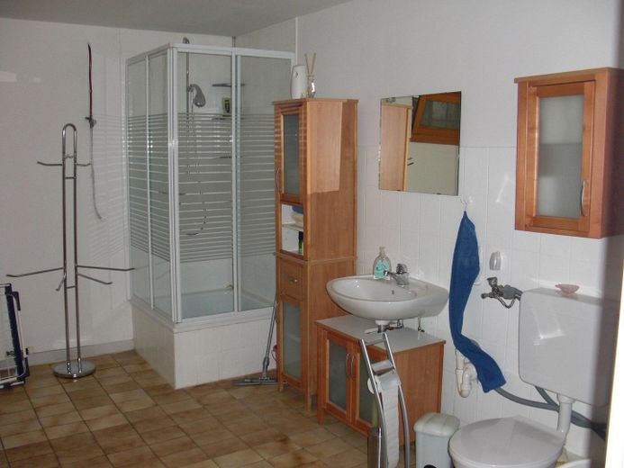 Familienfreundliches Landhaus – von privat – UG Bad -1