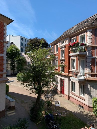 Attraktive 3-Zi-Whg im ruhigen Hinterhof Nähe U-Bahn Kellinghusenstr. – Innenhof