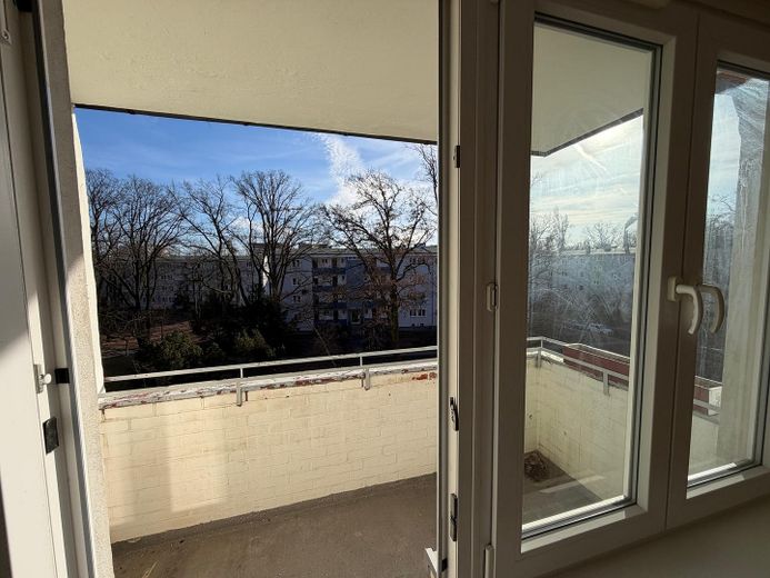 Helle unvermietete 2-Zimmer Eigentumswohnung mit Südbalkon, Privatverkauf – Balkon