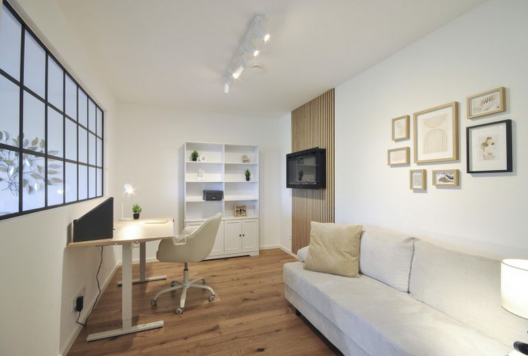 TOP RENOVIERTE UND KOMPLETT EINGERICHTETE 2,5-ZIMMER WOHNUNG IN SCHWABING WEST - PROVISIONSFREI – Home Office & Gästezimmer