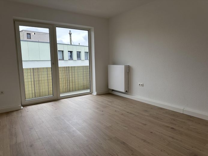 *Provisonsfrei* 3 Zimmer Wohnung nahe Harras – Frisch renoviert – Wohnzimmer