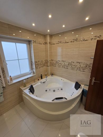 Exklusives Reihenmittelhaus – Bad-OG-Bild3