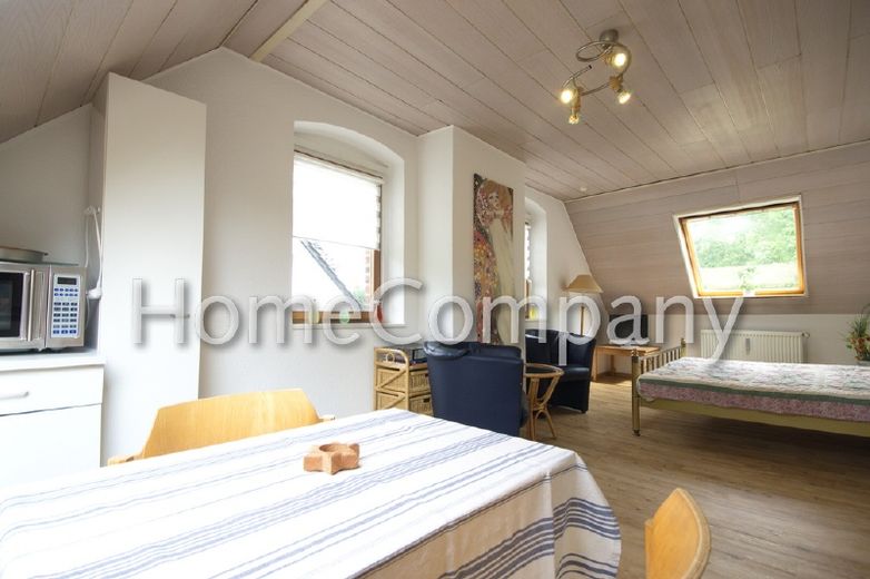 Freundliches Dachgeschoss in einem denkmalgeschützten Zweifamilienhaus – 3f17d807f32e7f99a48cad248a65e4792176a224.jpg