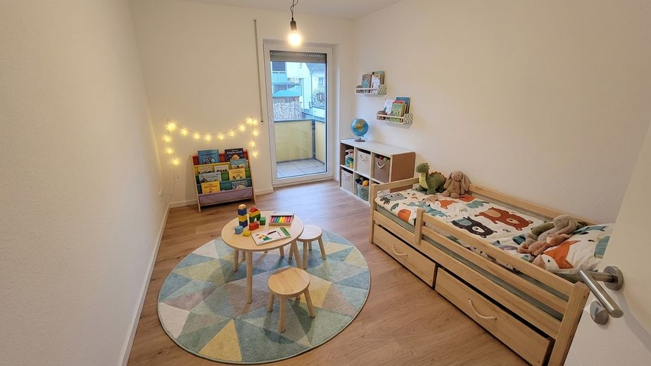 Modernes Wohnglück: Frisch sanierte 3-Zimmer-Wohnung mit Tageslichtbad & Multisplit-Klimatisierung – Kinderzimmer KI
