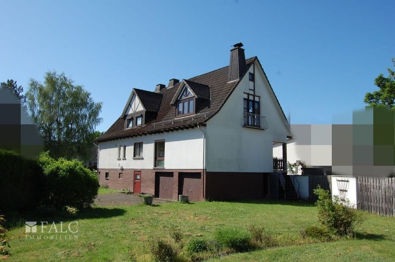 +++Großes Einfamilienhaus mit einem großzügigem Grundstück und 2 Garagen+++ – Hausansicht vom Garten