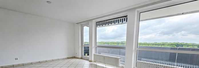 110 m² Wohnkomfort: Helle, sanierte 4-Zimmer-Wohnung mit Balkon – Wohnzimmer