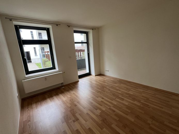 شقة تمليك من 3 غرف شاغرة للسكن في مركز-غرب – Wohnzimmer