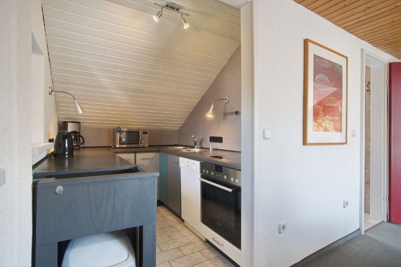 Acogedor y atractivo apartamento abuhardillado con un maravilloso balcón, en una zona residencial tranquila y con buenas posibilidades de aparcamiento – e574855e874583cb7a266b8a2b360e06656409fe.jpg