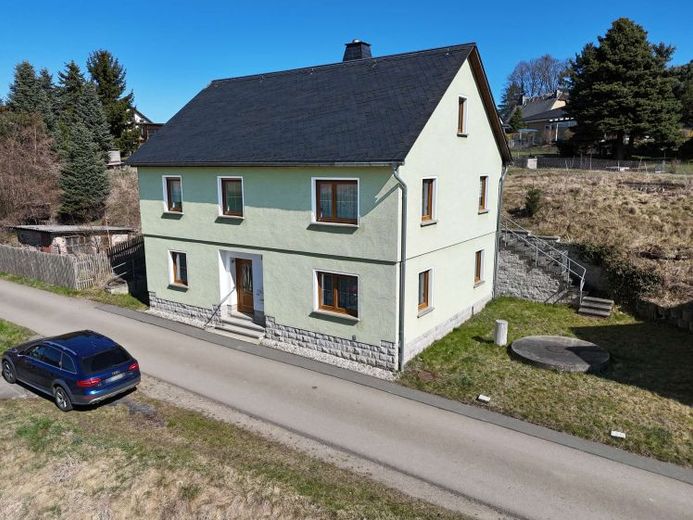 Einfamilienhaus in ländlicher Lage mit großem Grundstück in Treuen – Foto 1