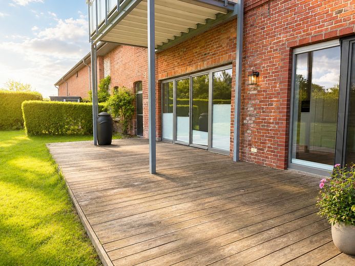 Gemütliche und geräumige 5-Zimmer-Erdgeschosswohnung zwischen Lübeck und Hamburg – Terrasse