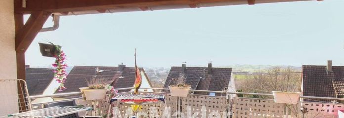 DHH mit großem Garten, Balkon und Garage