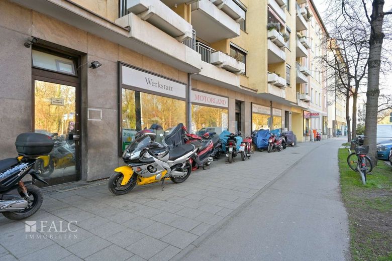 Zentrumsnahe, attraktive 3-teilige Gewerbeeinheit in der Münchner Innenstadt – Ladenfront aktuell